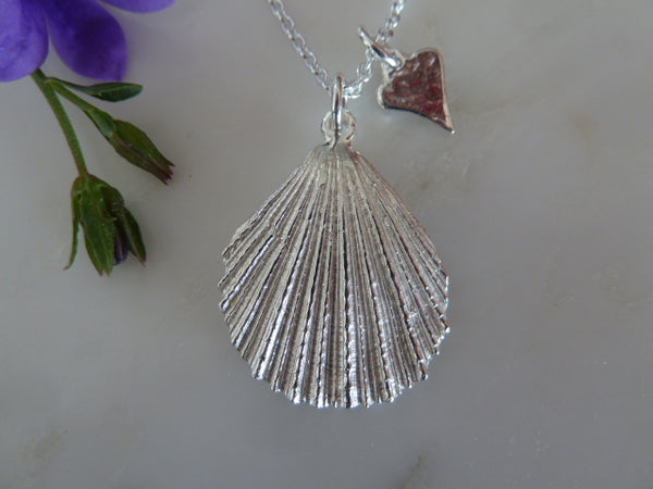 silver fan & heart pendant