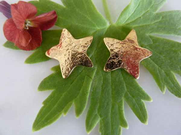 small gold star stud earrings