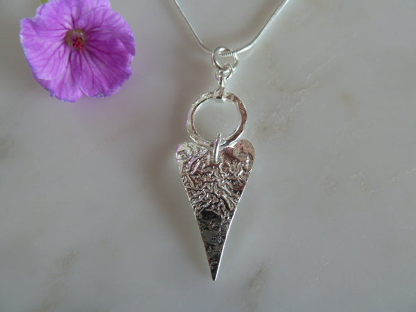 silver small circle & slender heart pendant
