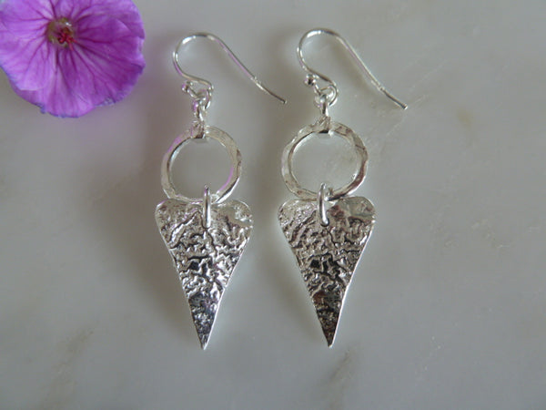 silver small circle & slender heart earrings