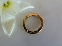 live sentiment disc pendant