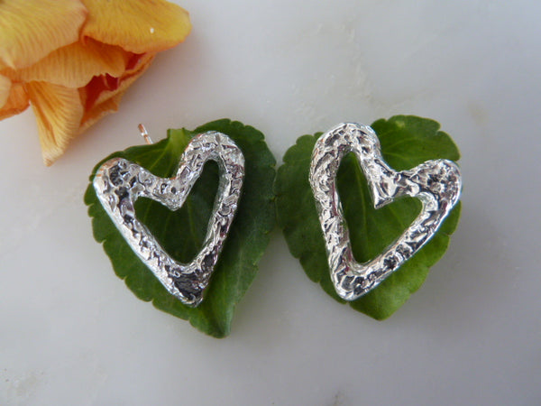 silver crumpled open heart stud earrings